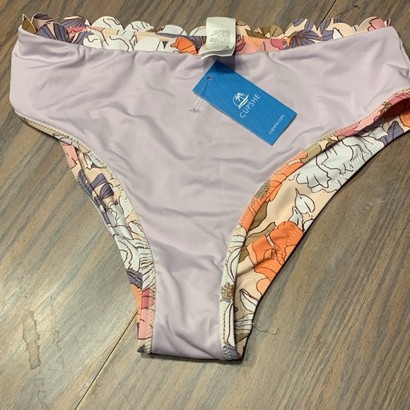 Cupshe unworn swimsuit - Picture 3 of 3